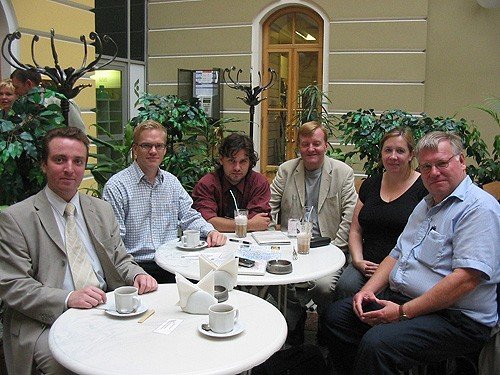 S:t Petersburg 2006. Från vänster: Alexander Vigandt (Jabloko), jag, Konstantin Goloktev (Jabloko), Charles Kennedy (Libdems, fd partiledare), Libdems internationella sekreterare vid tillfället (namnet har fallit bort) och Bengt Sand (FP).