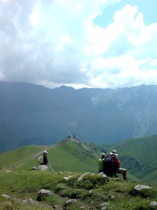 Treenighetskyrkan ovanför Stepantsminda, Georgien.