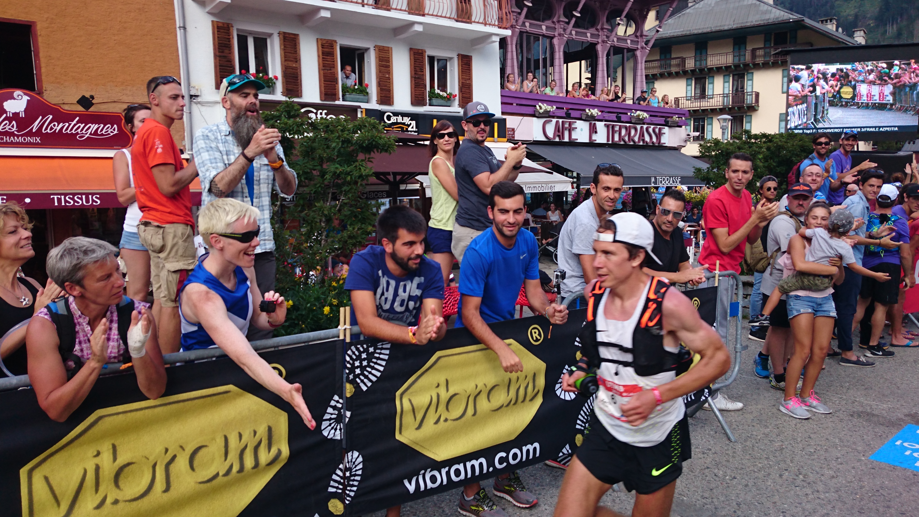 Zach Miller (USA/Nike) ledde UTMB i runt 100 km, blev omsprungen, sprang om och tappade sedan flera placeringar. När Zach är med blir det action, oavsett. Foto: Andreas Ribbefjord.